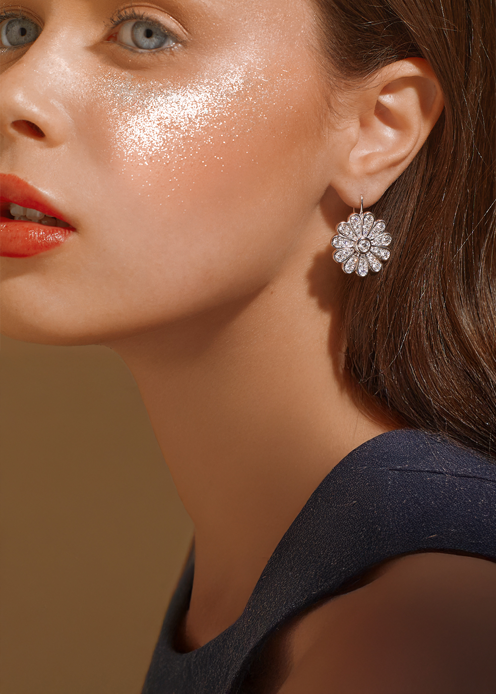 Brand composition study: minimal layouts and light-driven jewelry close-ups.